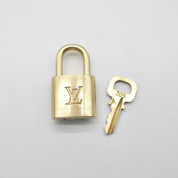 Louis Vuitton Accessories - 🍓LV Lock and Key #309